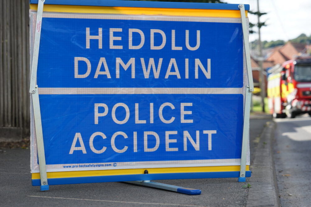 Road closed following two vehicle collision in Pontyates