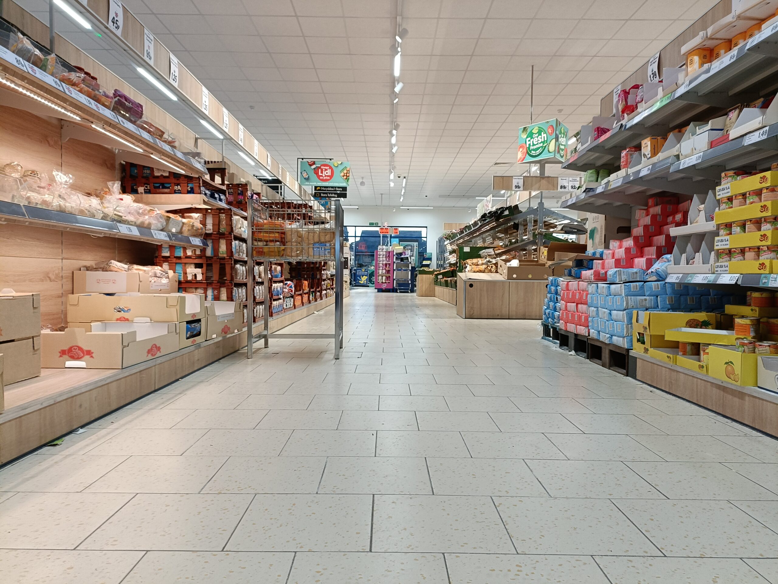 Llanelli MP supports retailers against shoplifting