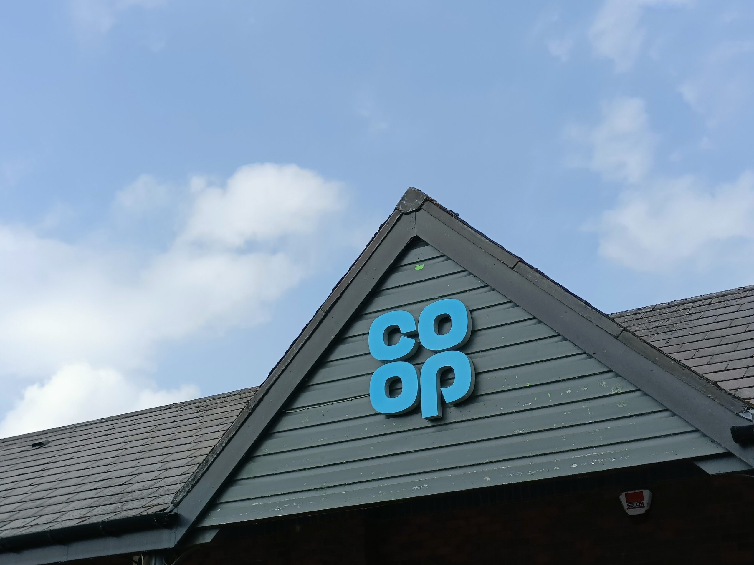 Tywyn Co-Op raises £1,300 for Bronglais Chemo Appeal