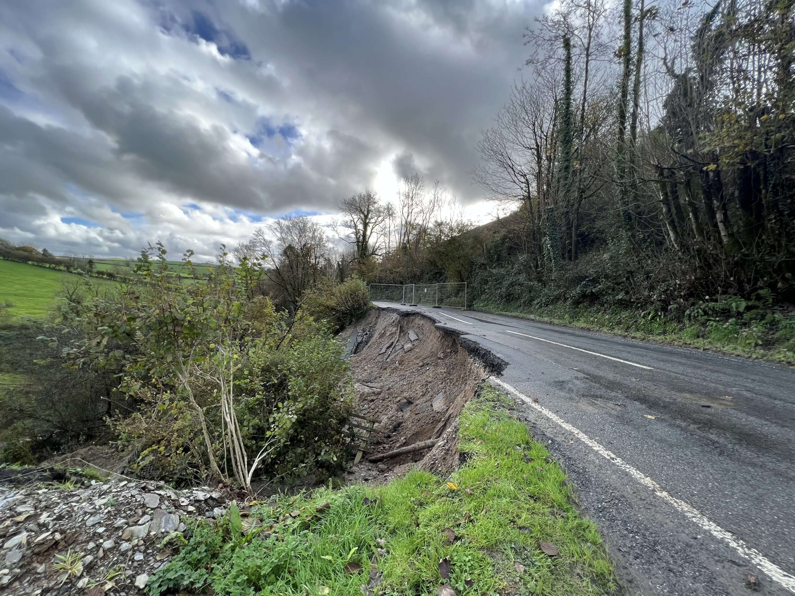Landslide closes road to Carmarthen