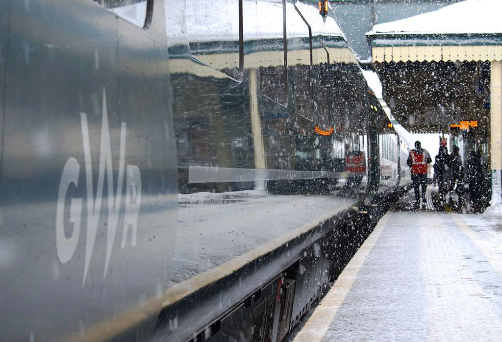 ‘Travel early’ warns Great Western Railway, as engineering work will affect Christmas trains