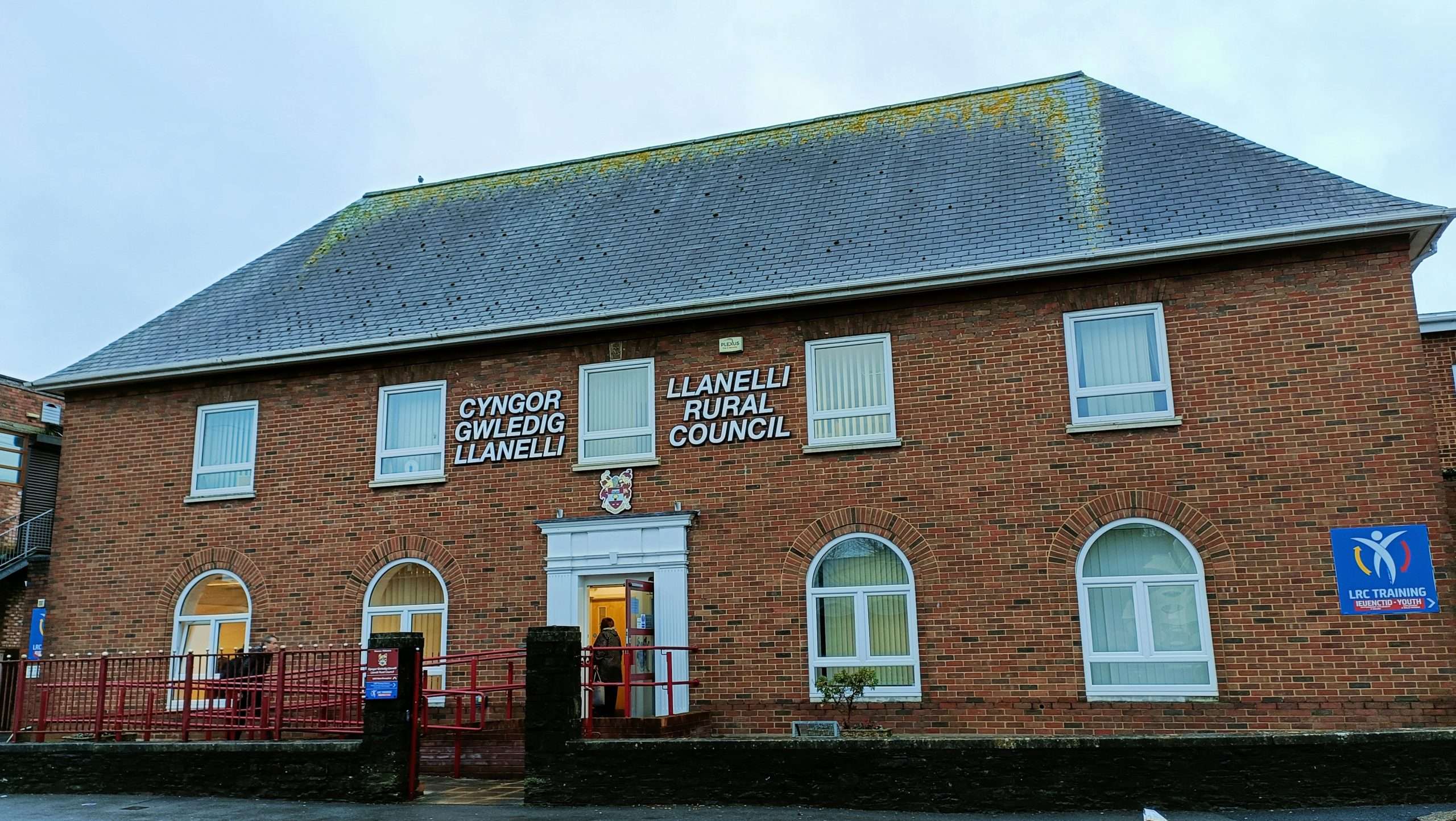 Councillors from Llanelli Rural and Town Councils call for clarity on ‘City Status’ for Llanelli