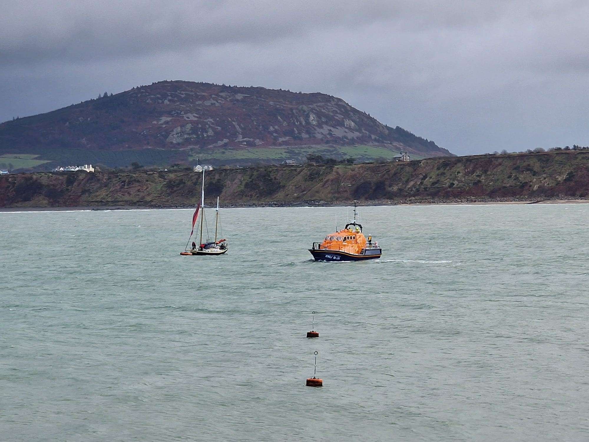 Porthdinllaen lifeboat launches to assist 30-foot ketch in distress
