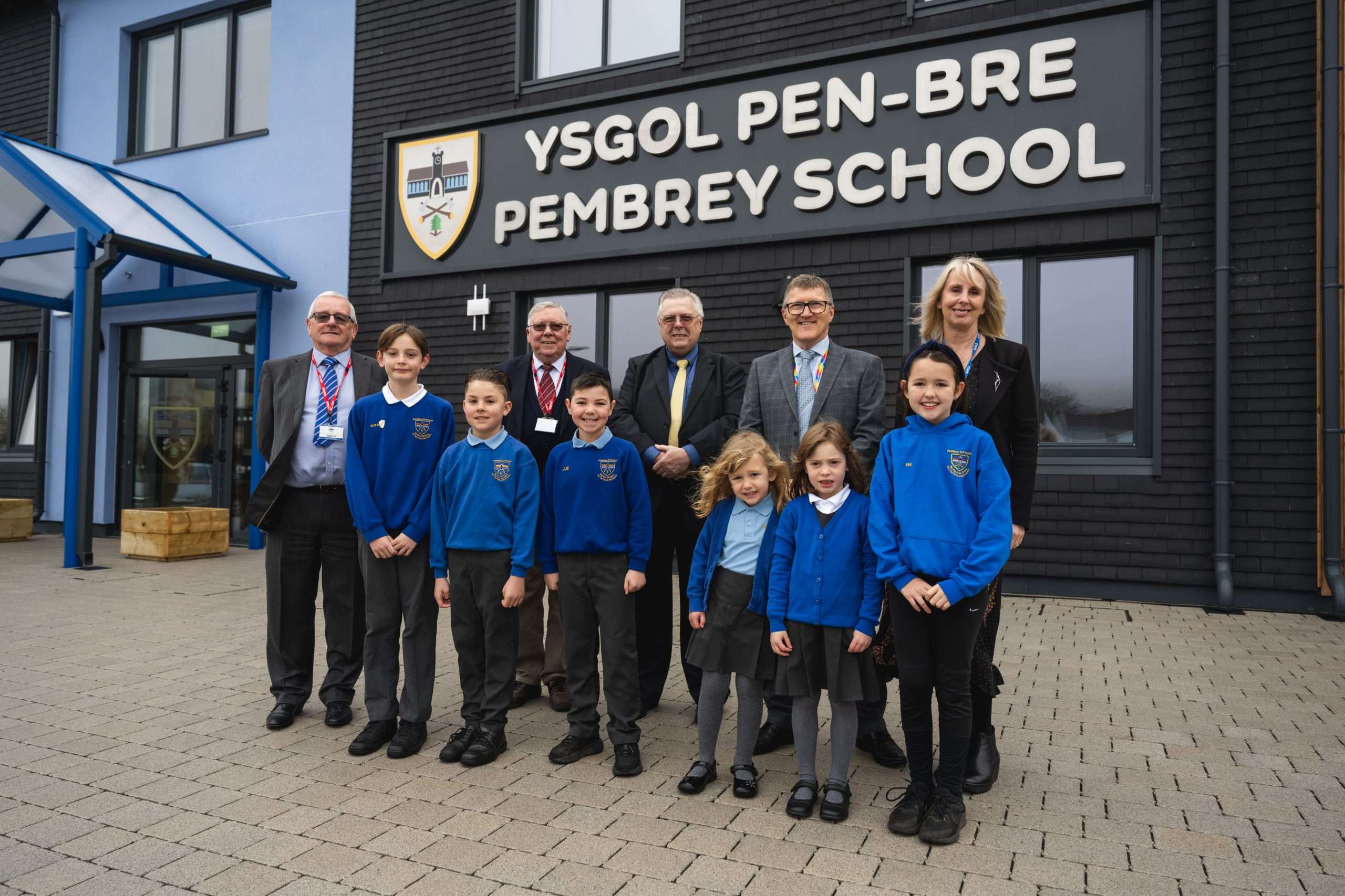 Pupils of Pembrey School move into brand new building