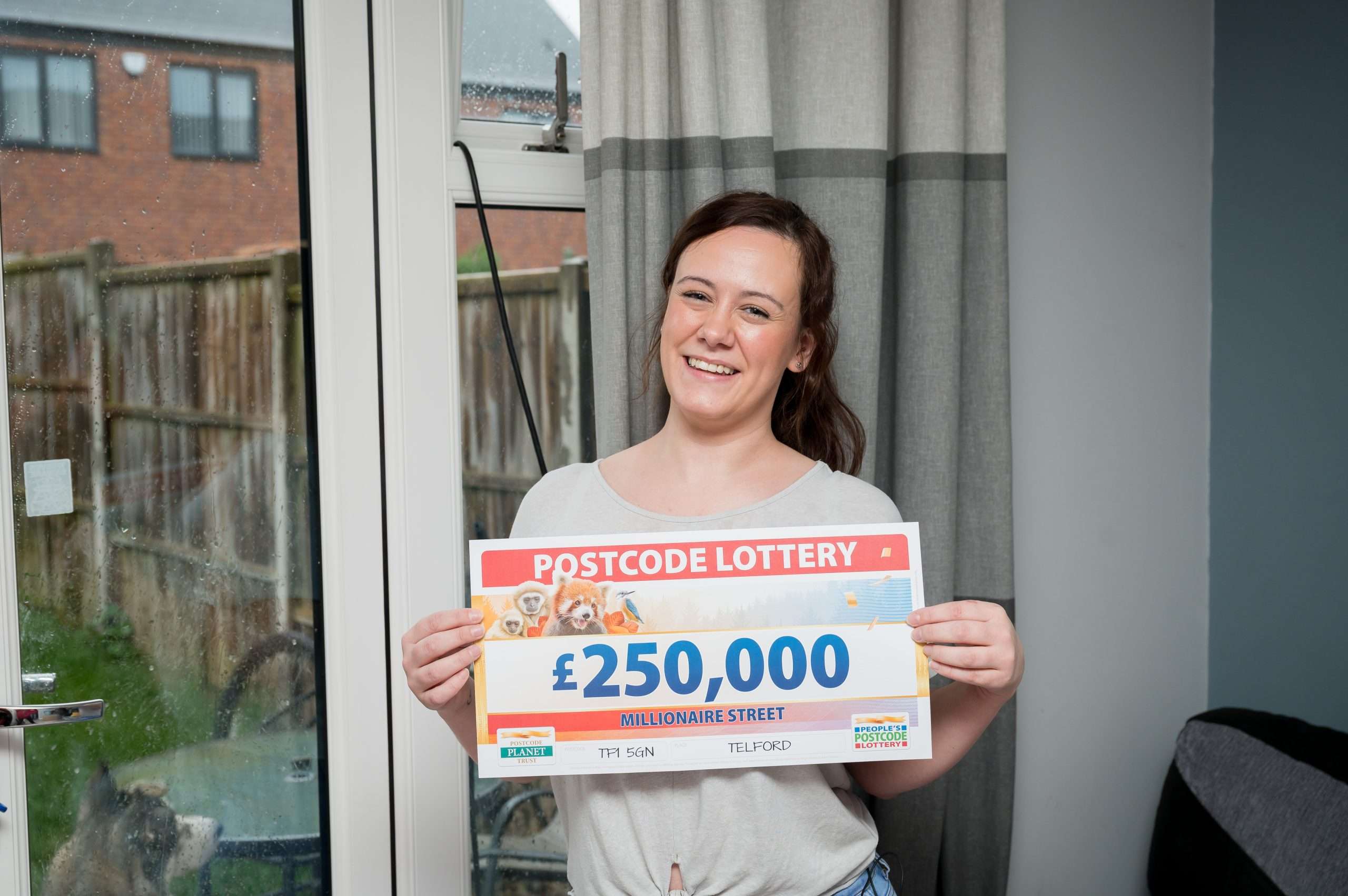 Lottery winner says  late dad from Cardiff ‘looking out for her’