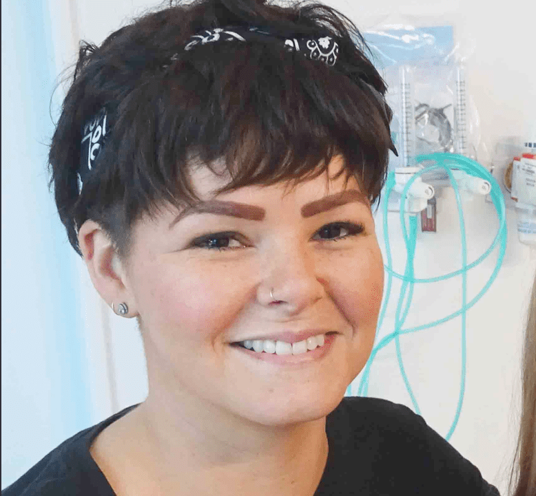Swansea mum thanks hospital staff who cared for her during cancer treatment